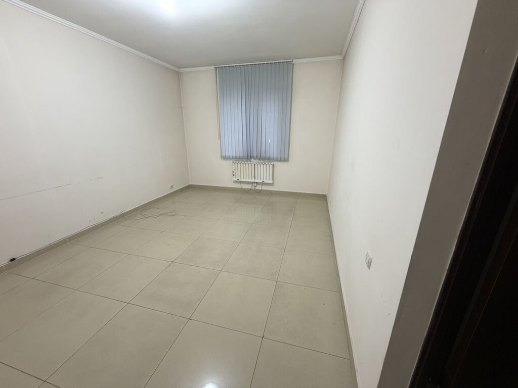 Аренда офисов, 140 м², В жилом комплексе, С отдельной кухней