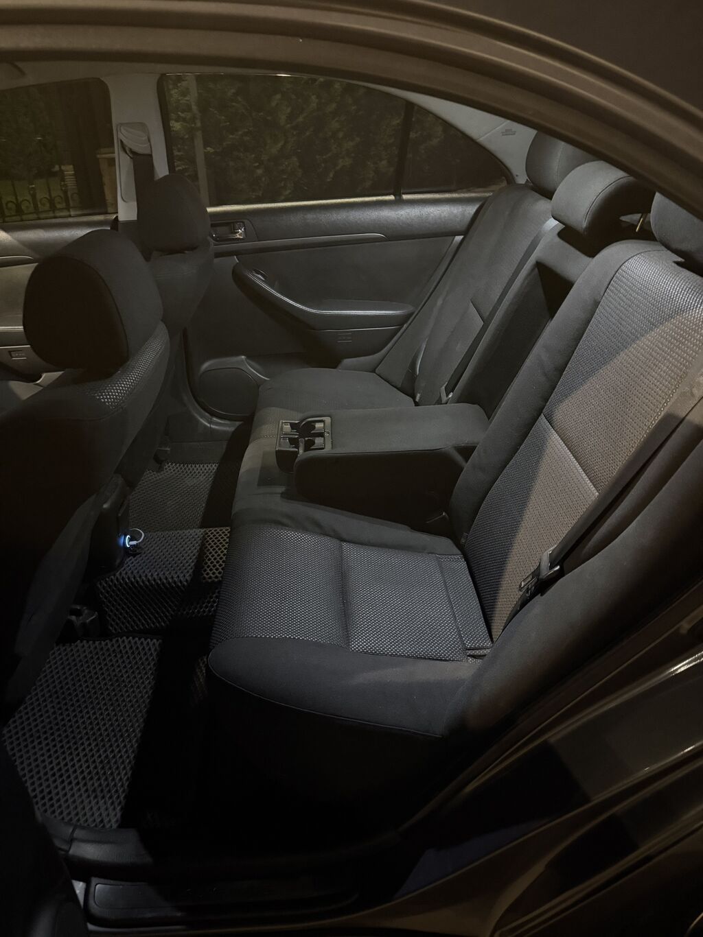 Toyota Avensis: 2003 г., 1.8 л, Механика, Бензин, Седан: фото 8