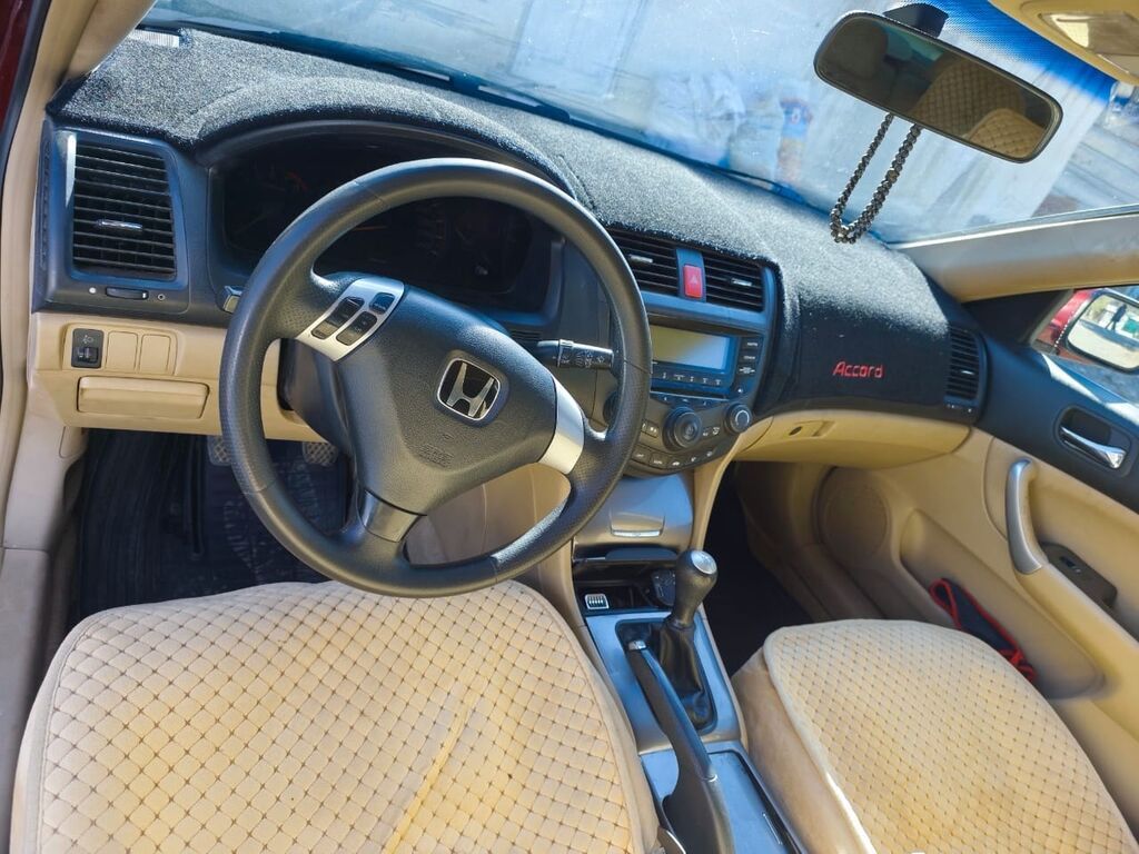 Honda Accord: 2004 г., 2 л, Механика, Бензин, Седан: фото 3