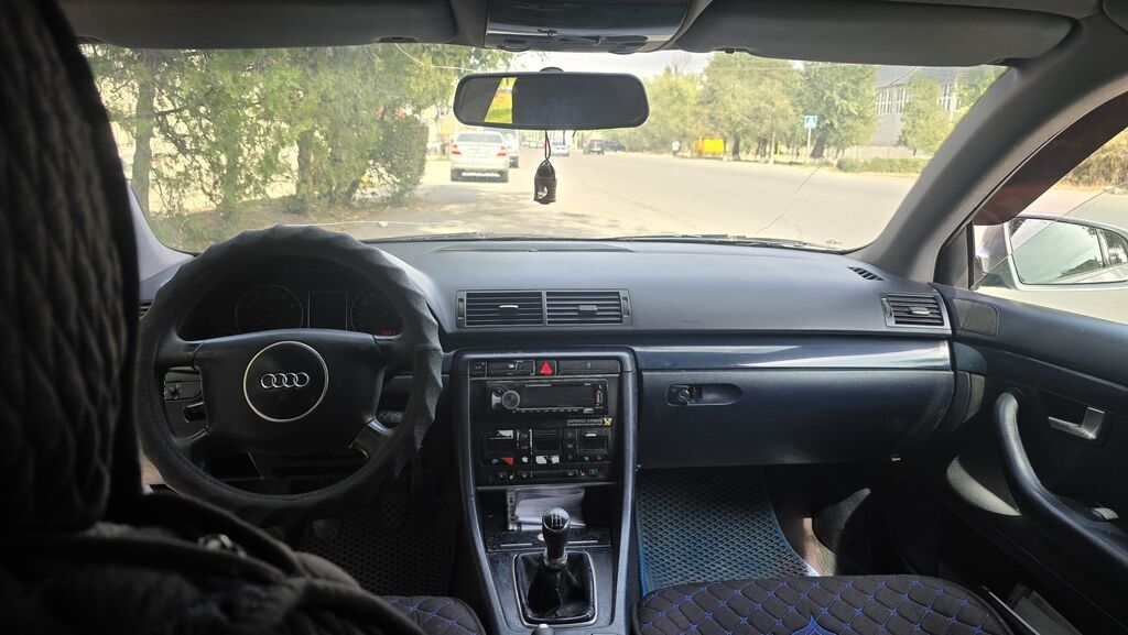 Audi A4: 2002 г., 2 л, Механика, Бензин, Седан: фото 8