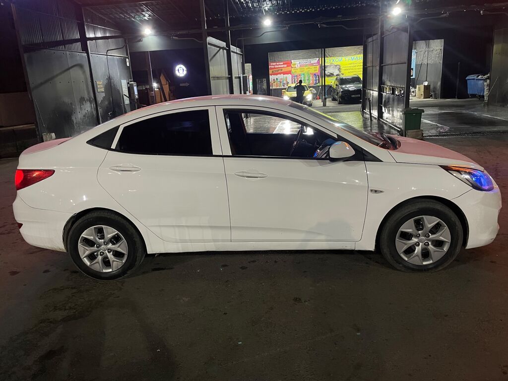 Hyundai Solaris 2013, 1.6 л, автомат, бензин: фото 3