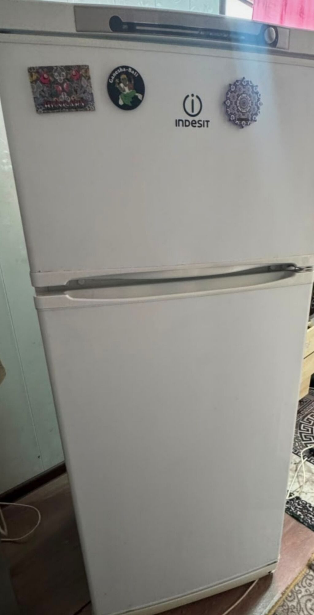 Холодильник Indesit, Б/у, Двухкамерный