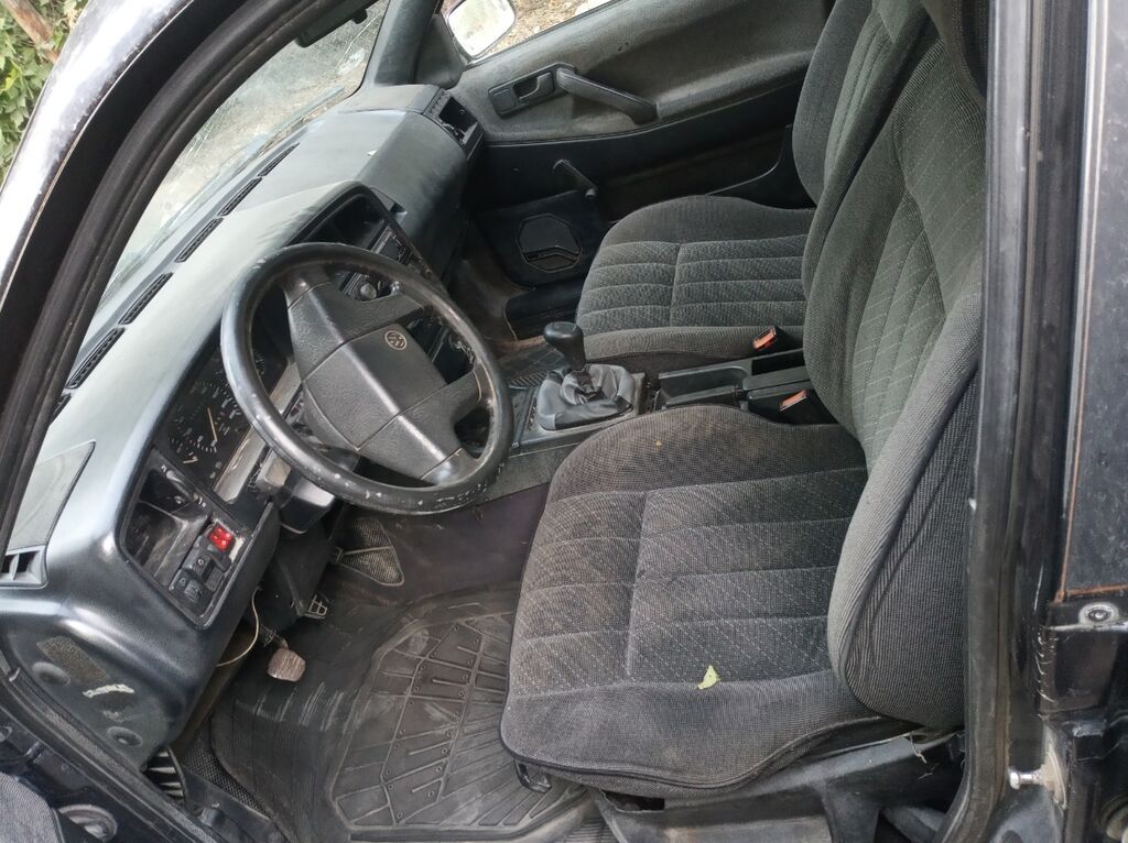 Volkswagen Passat: 1991 г., 1.8 л, Механика, Бензин, Универсал: фото 7