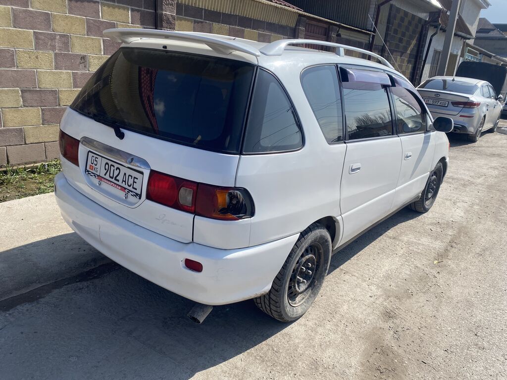 Toyota Ipsum: 2001 г., 2 л, Автомат, Газ, Минивэн: фото 7