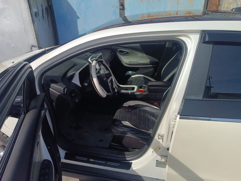 Chevrolet Volt: 2011 г., 1.4 л, Гибрид, Хэтчбэк: фото 4