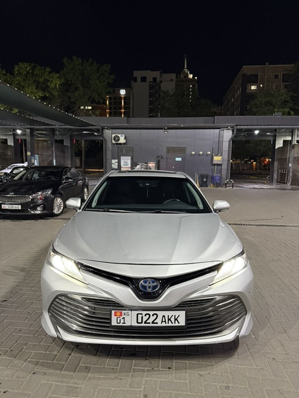 Toyota Camry: 2018 г., 2.5 л, Вариатор, Гибрид, Седан — фото 2