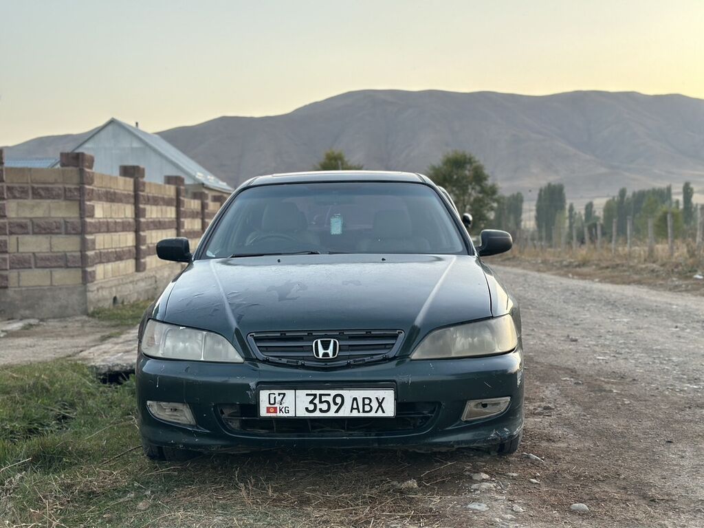 Honda Accord: 2002 г., 2 л, Автомат, Бензин, Седан: фото 1