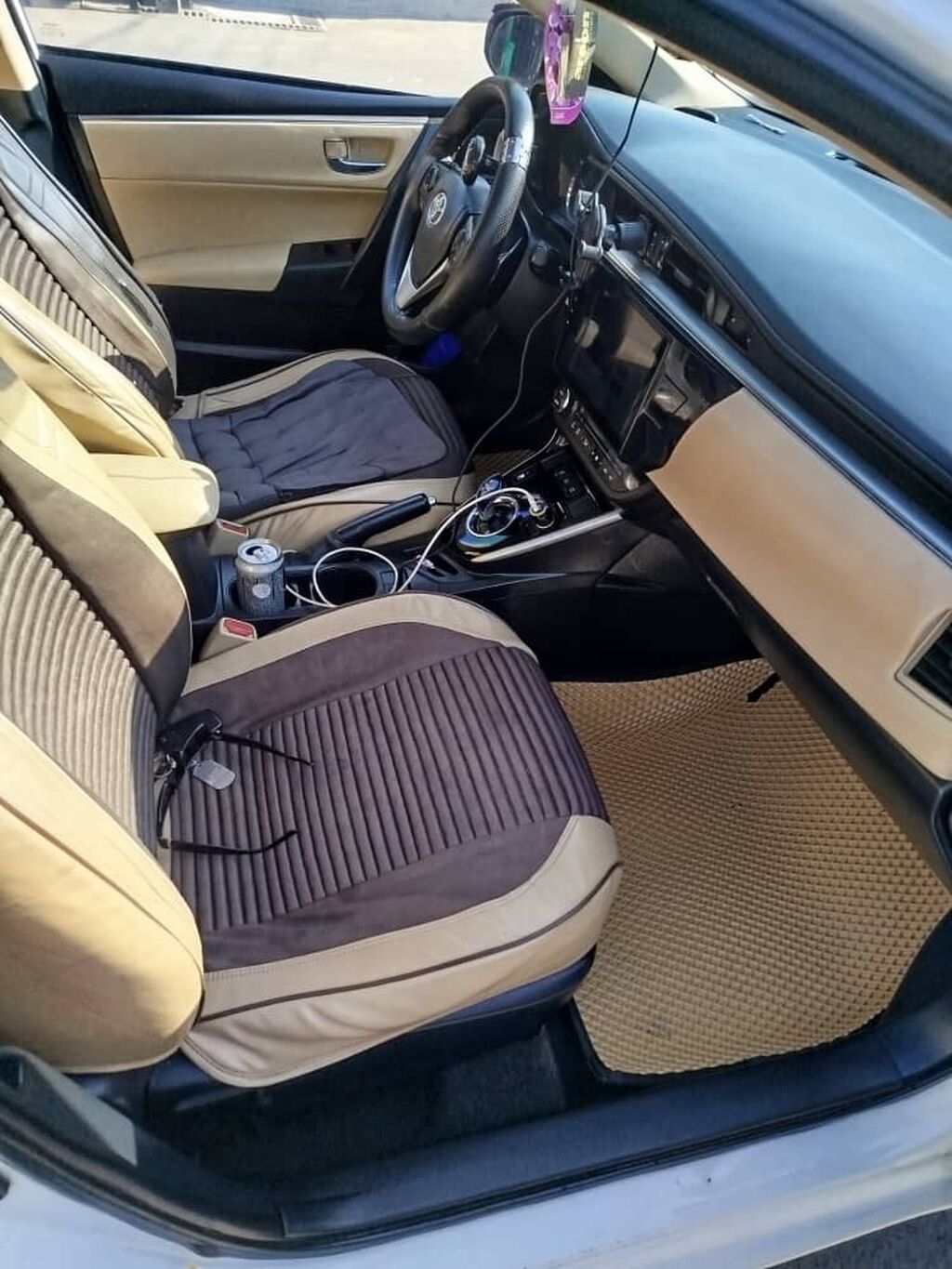 Toyota Corolla: 2016 г., 1.8 л, Робот, Гибрид, Седан: фото 3