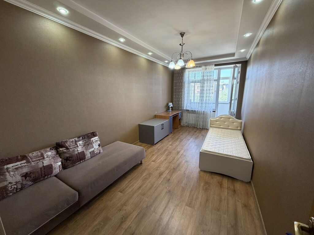 3 комнаты, 70 м², Золотой квадрат Индивидуалка, 5 этаж, Косметический ремонт: фото 2