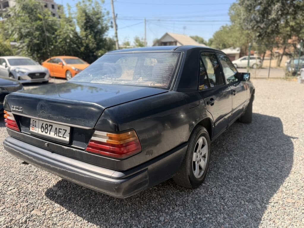 Mercedes-Benz W124: 1989 г., 2.3 л, Механика, Бензин, Седан: фото 5