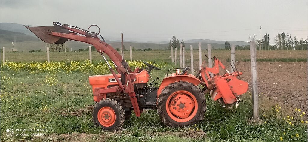Мини-трактор Kubota с фронтальным погрузчиком и почвофрезой. Основные: фото 3