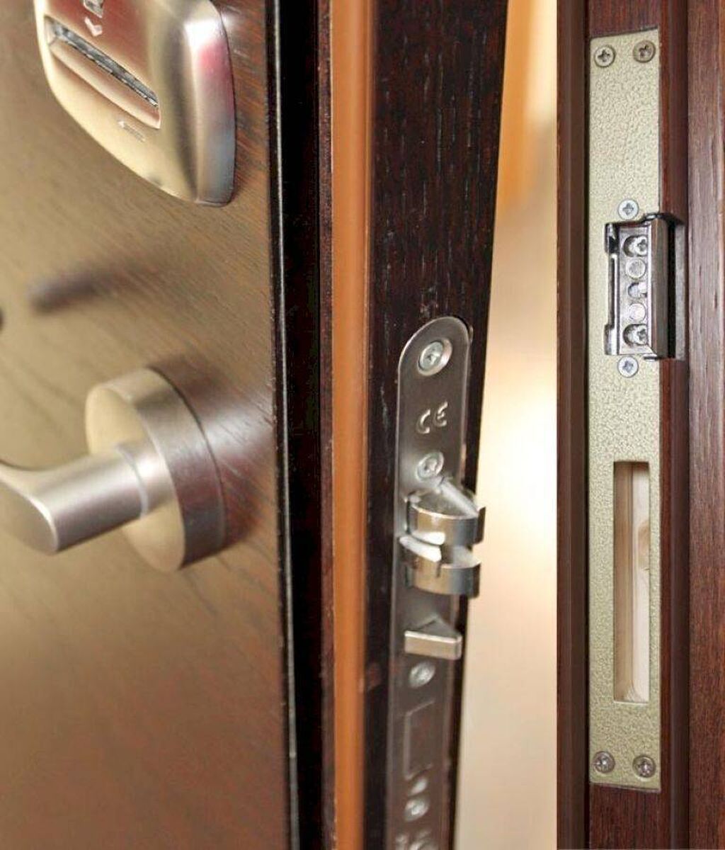 Ответная планка для замка входной двери металлическая дверь