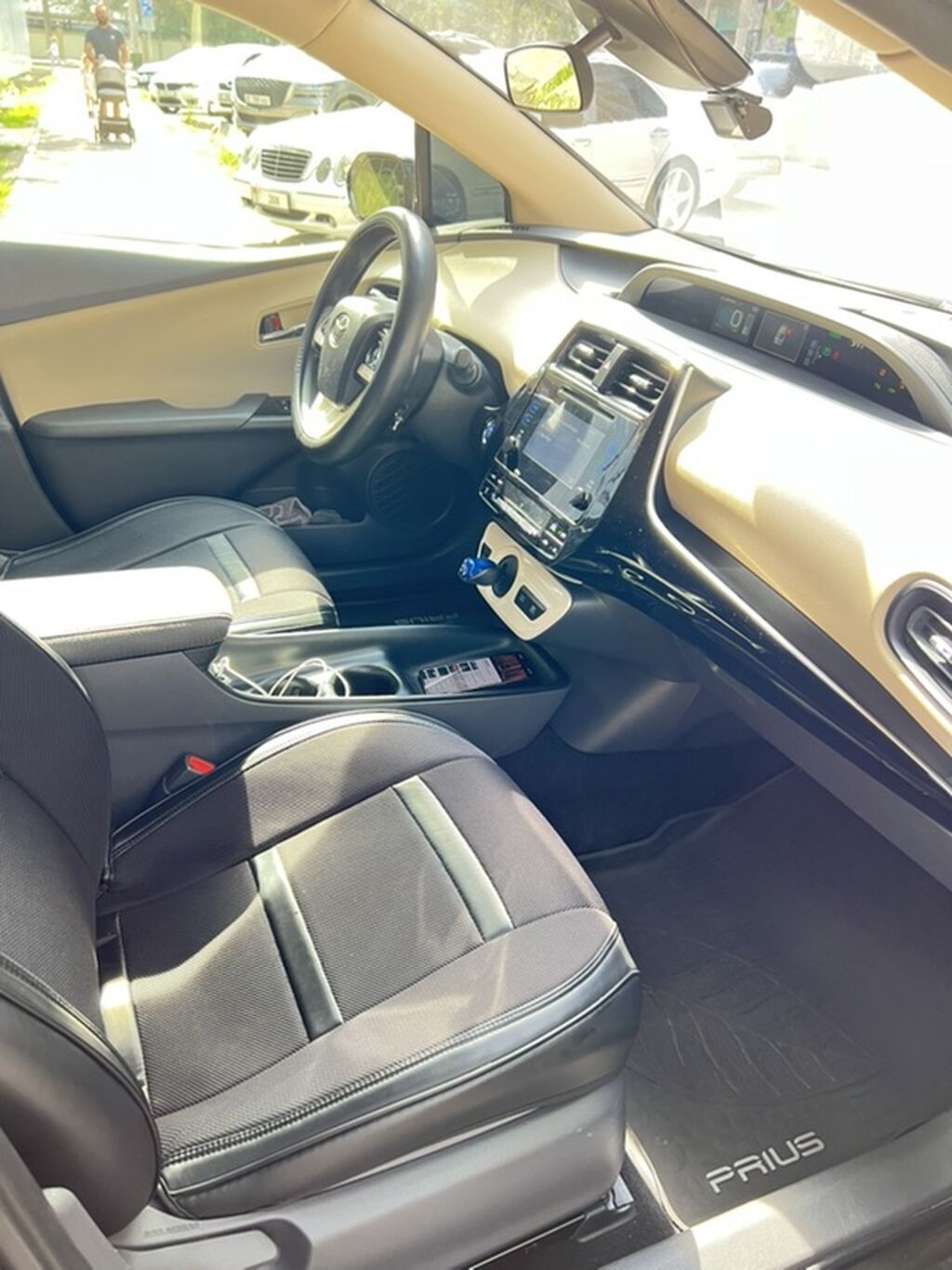 Toyota Prius: 2017 г., 1.8 л, Вариатор, Гибрид, Хэтчбэк: фото 7