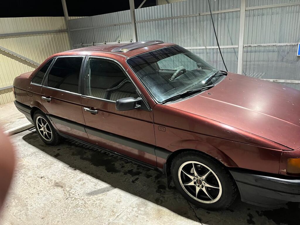 Volkswagen Passat: 1990 г., 1.8 л, Механика, Газ, Седан: фото 2