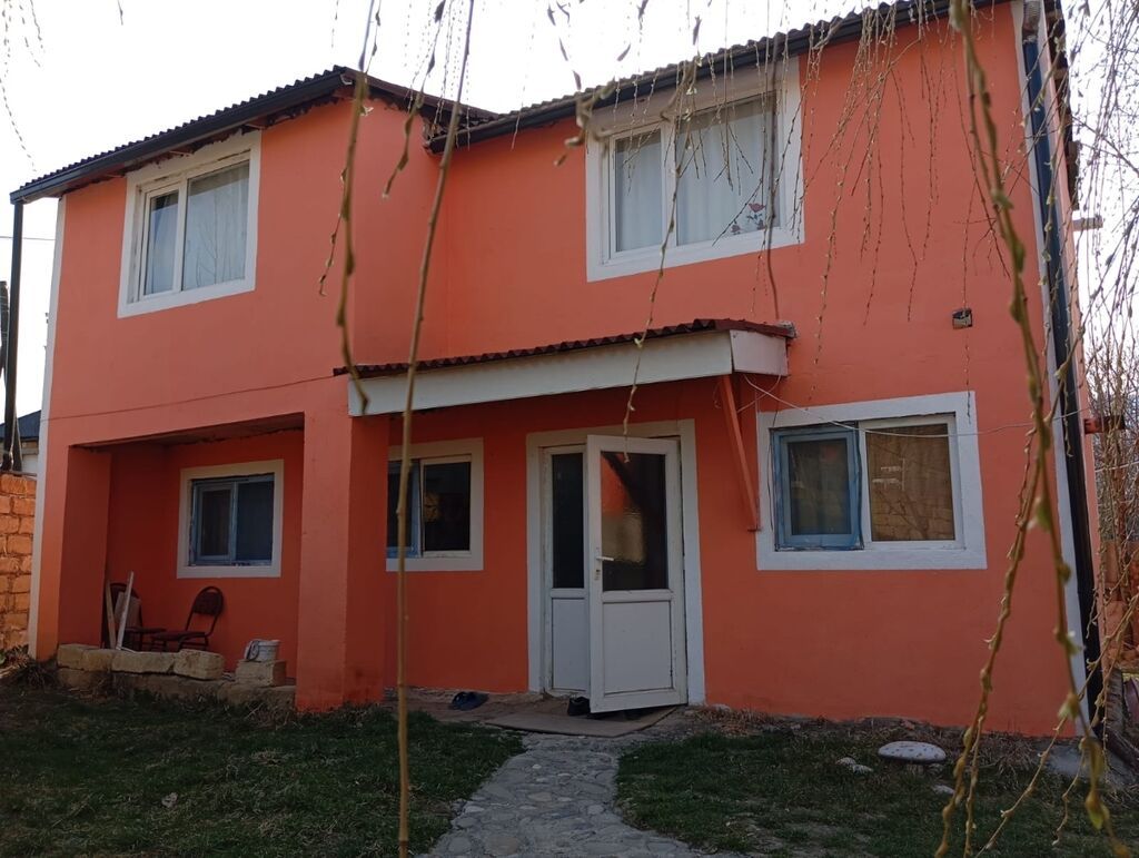80 kv. m, 3 otaqlı, Telefon, Qaz, İşıq