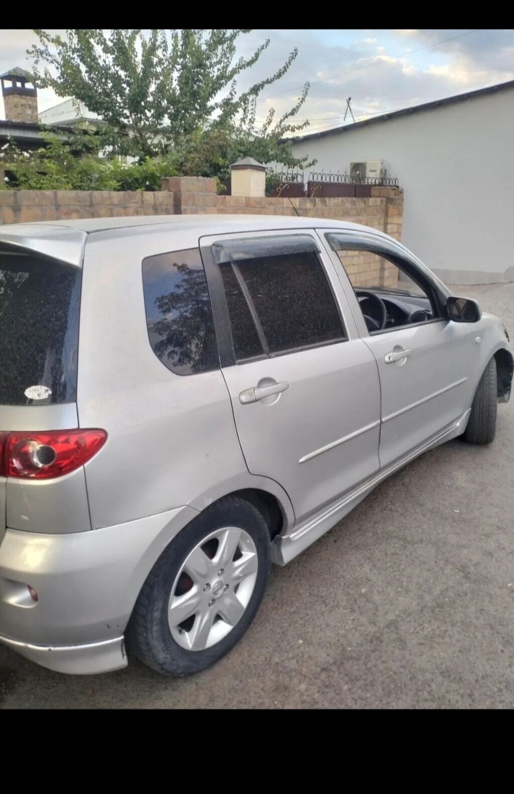 Mazda Demio: 2004 г., Автомат, Бензин, Хэтчбэк: фото 5
