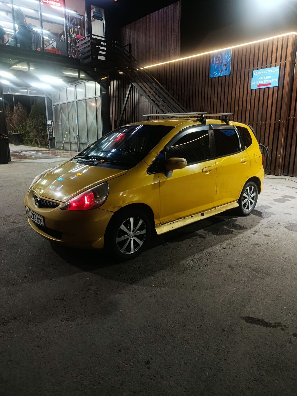 Honda Fit: 2005 г., 1.5 л, Вариатор, Бензин, Хэтчбэк: фото 3
