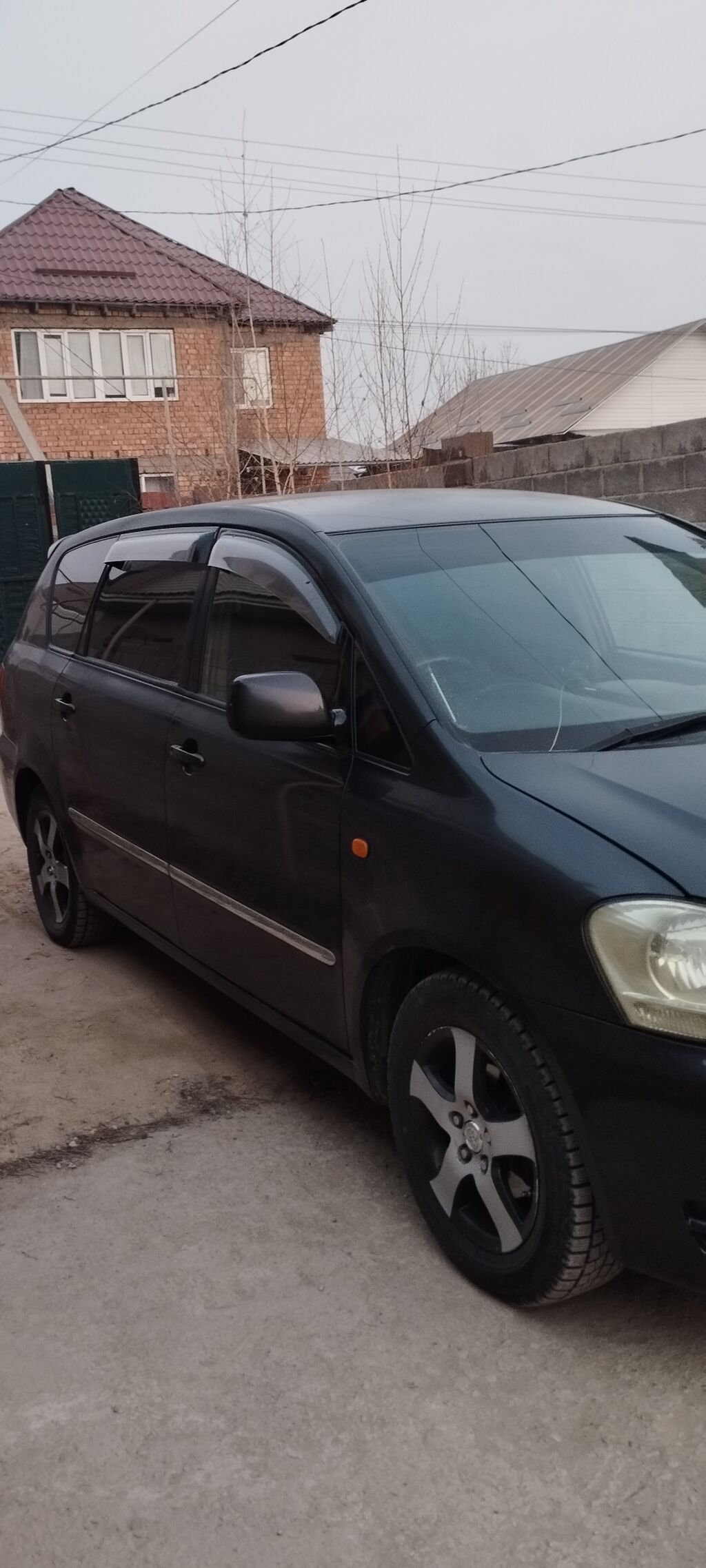 Toyota Ipsum: 2003 г., 2.4 л, Автомат, Газ, Универсал: фото 3