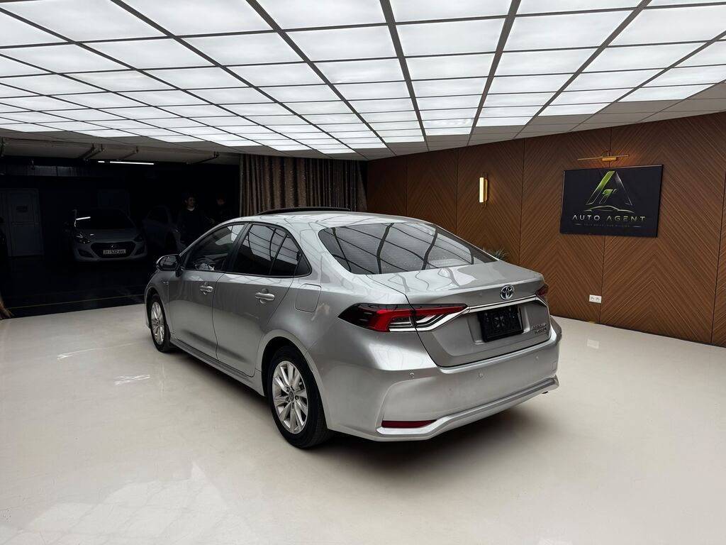 Toyota Corolla: 2023 г., 1.8 л, Вариатор, Гибрид, Седан: фото 8