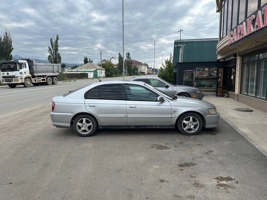 Honda Accord: 2000 г., 1.8 л, Механика, Бензин, Седан: фото 2