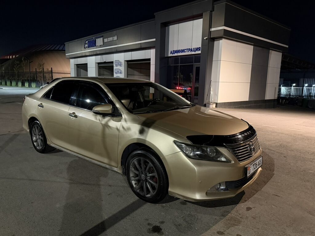 Toyota Camry: 2011 г., 3.5 л, Автомат, Бензин, Седан: фото 2