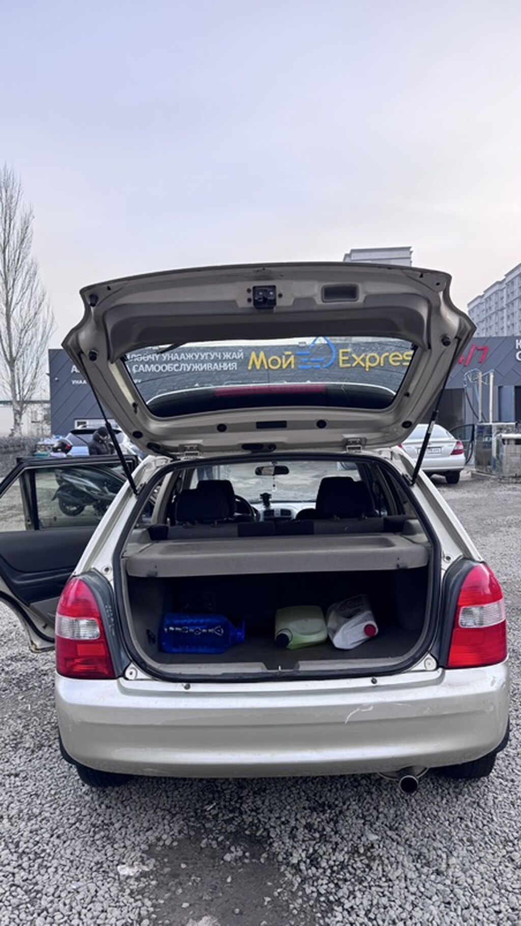 Mazda 323: 2002 г., 1.6 л, Автомат, Бензин, Универсал: фото 6