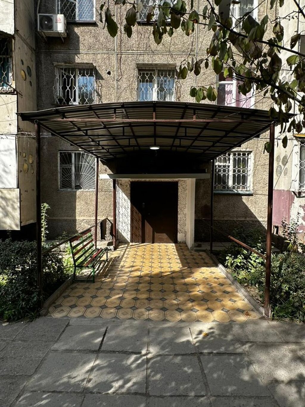 3 комнаты, 58 м², ул. Боконбаева / Гоголя 104 серия, 1 этаж, Косметический ремонт: фото 1