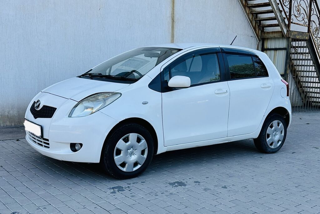 Toyota Vitz: 2006 г., 1.3 л, Автомат, Бензин, Хэтчбэк: фото 2