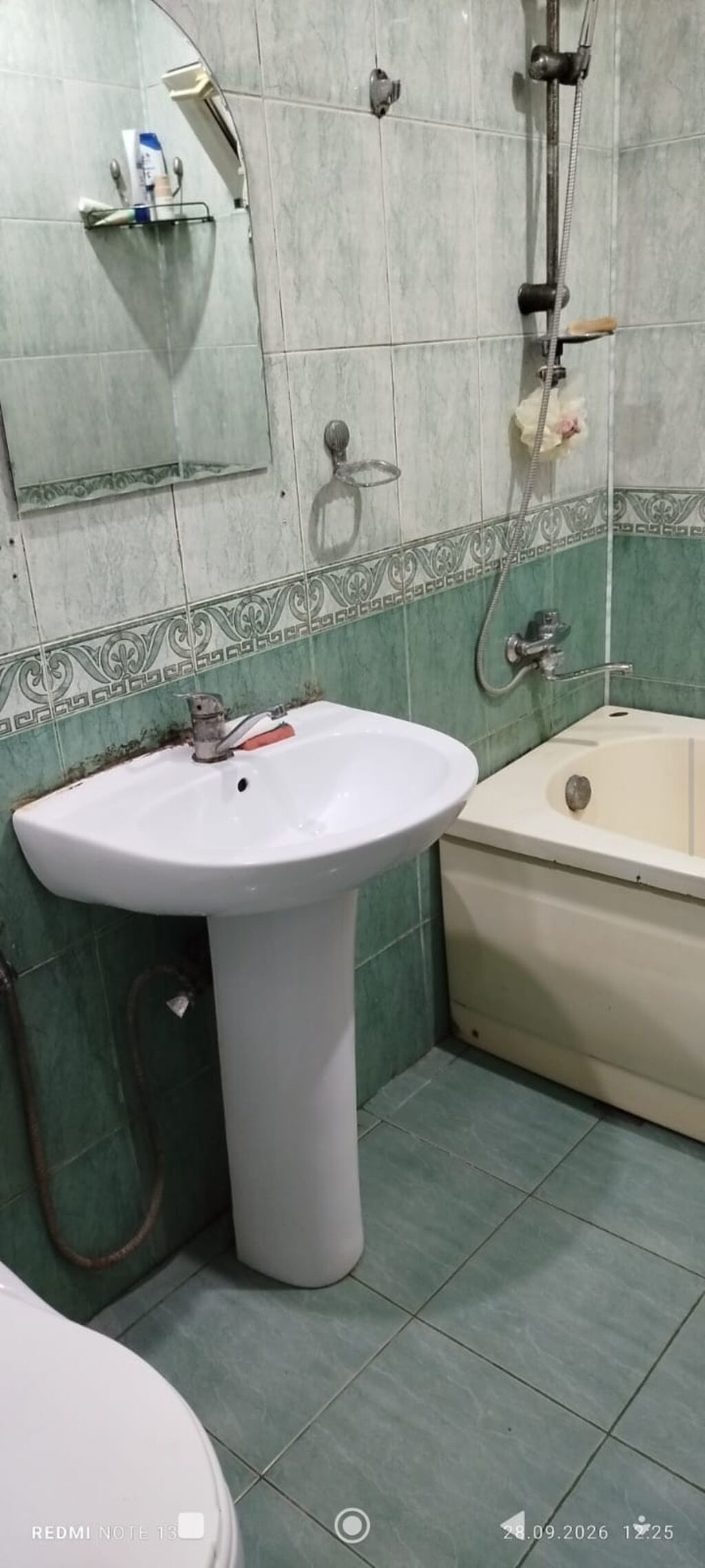 2 otaq əşyali menzil xirdalanda 5 sayli mektebin yaninda 2 mertebeli