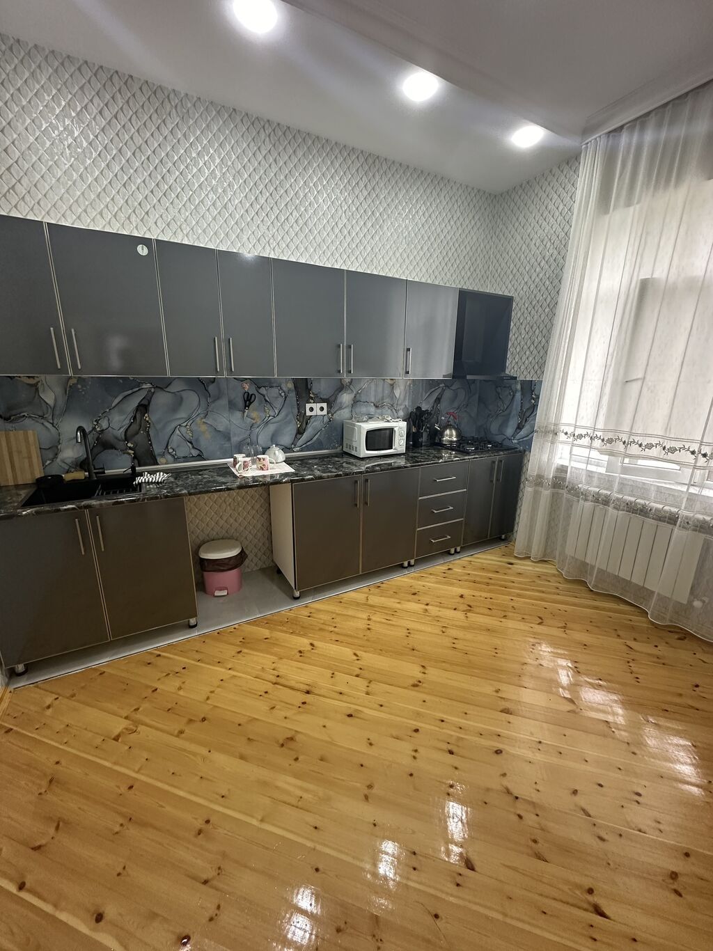 130 kv. m, 3 otaqlı, Hovuzlu, Qaz, Kanalizasiya, Telefon