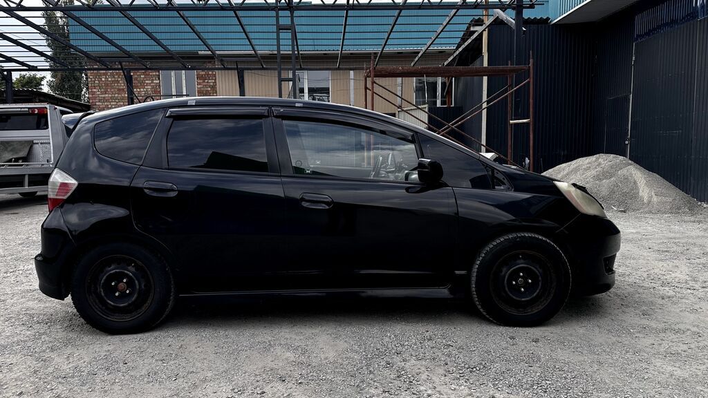 Honda Fit: 2011 г., 1.5 л, Автомат, Бензин, Хэтчбэк: фото 3