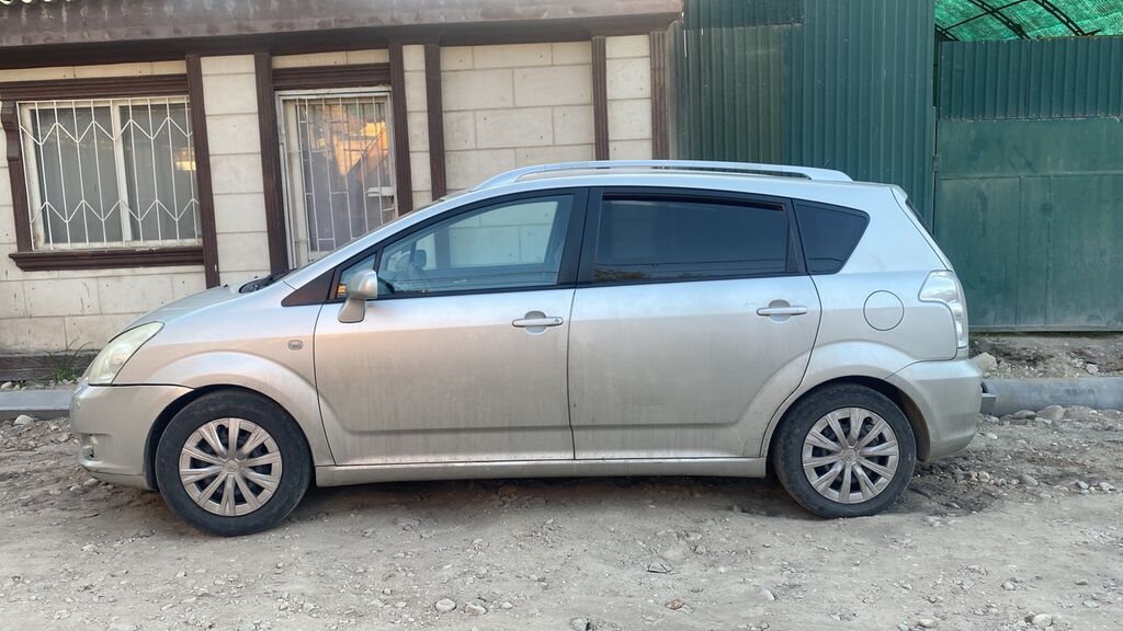 Toyota Corolla Verso: 2008 г., 1.8 л, Механика, Бензин, Минивэн: фото 2