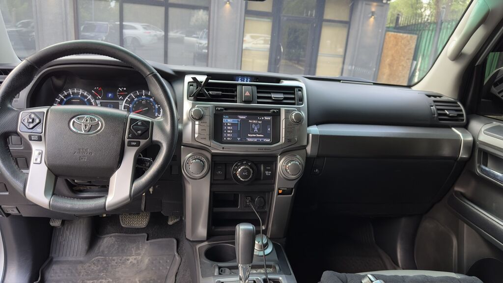 Toyota 4Runner: 2018 г., 4 л, Автомат, Бензин, Внедорожник: фото 3