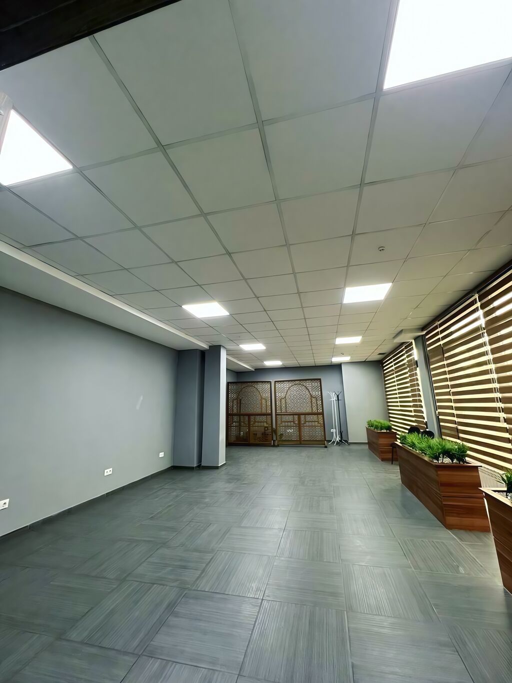 Аренда офисов, 91 м², В бизнес центре, 1 линия, С отдельной кухней, С отдельным входом — фото 8