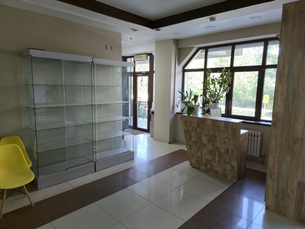 Аренда офисов, 140 м², В жилом комплексе