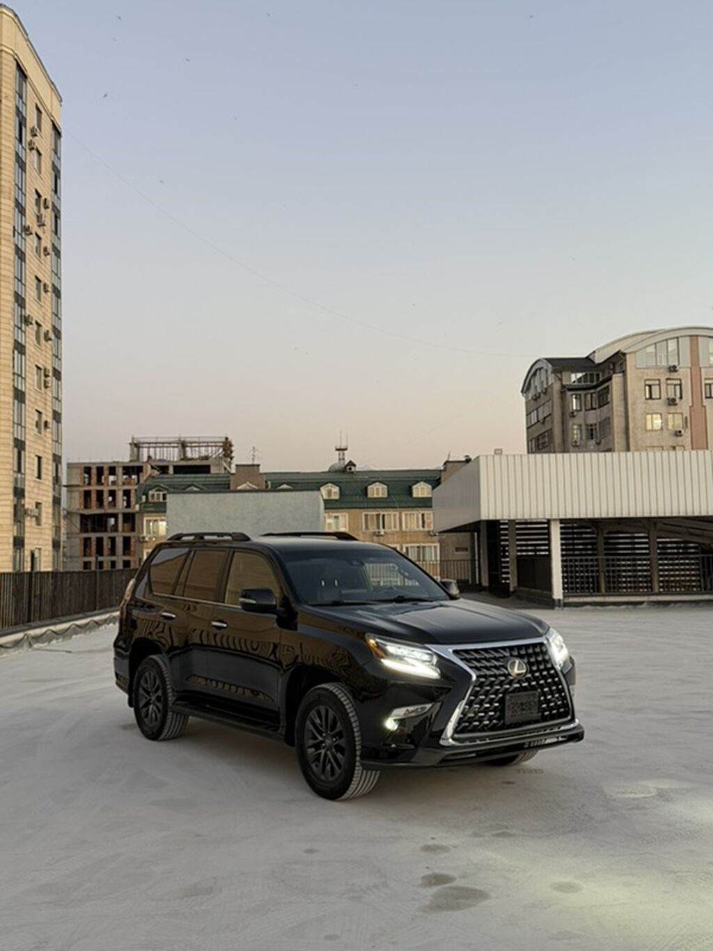 Lexus GX: 2022 г., 4.6 л, Автомат, Бензин, Внедорожник: фото 4