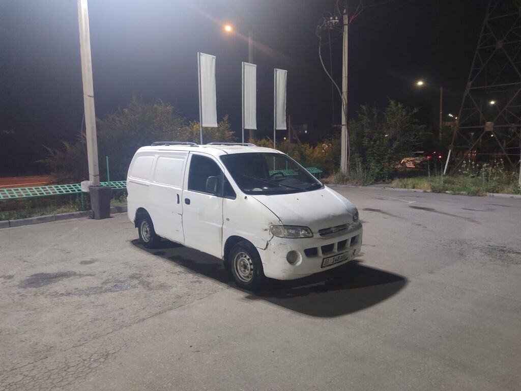 Hyundai Starex: 2000 г., 2.5 л, Механика, Дизель, Фургон — фото 2