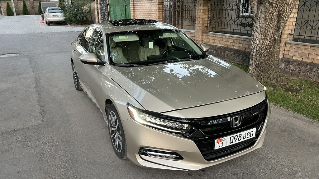 Honda Accord: 2018 г., 2 л, Автомат, Гибрид, Седан: фото 2