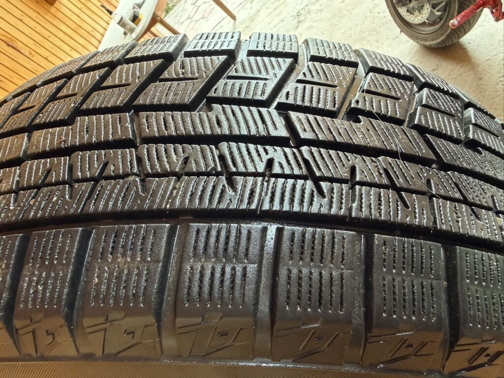 Зимние шины Yokohama Ice Guard IG50 комплект из 4 шт. 215/55/R17 год: фото 3