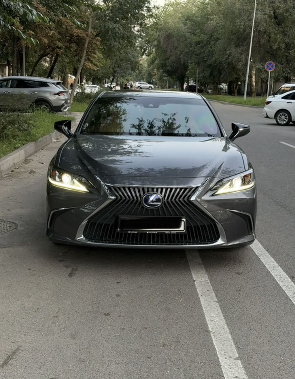 Lexus ES: 2019 г., Автомат, Гибрид, Седан: фото 2
