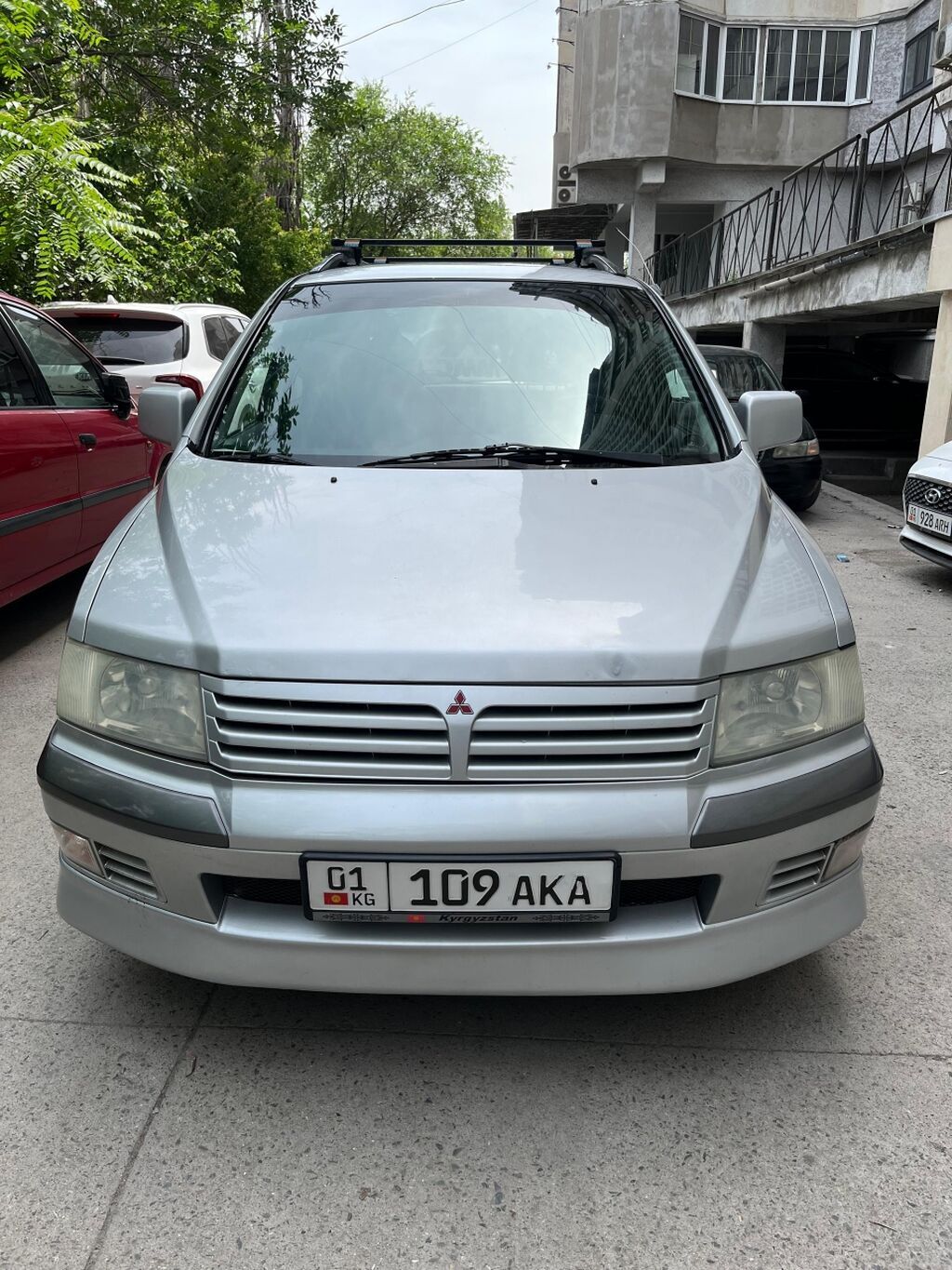 Mitsubishi Space Wagon: 2001 г., 2 л, Механика, Бензин, Минивэн: фото 3
