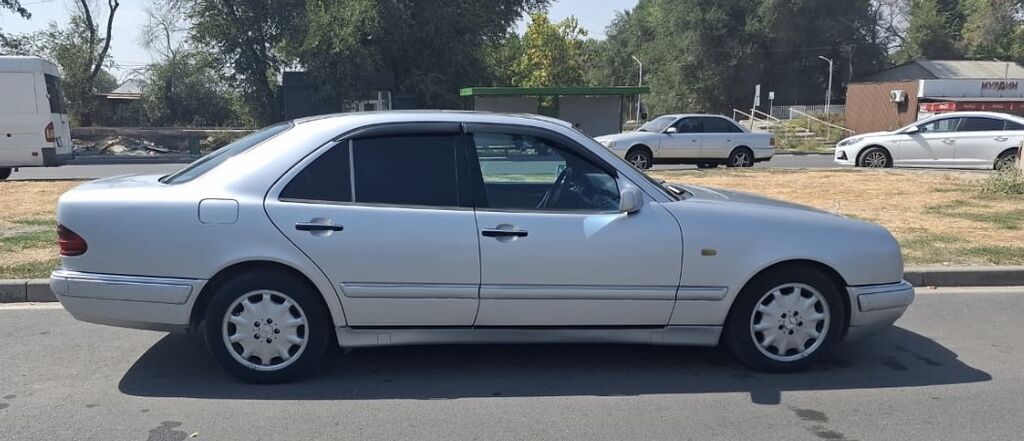 Mercedes-Benz E-Class: 1996 г., 2.3 л, Механика, Бензин, Седан: фото 3