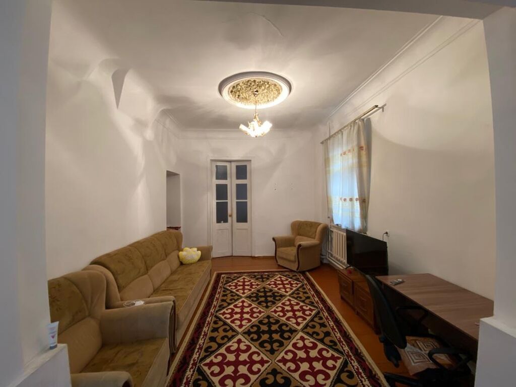 2 комнаты, 47 м², Азия Молл Сталинка, 1 этаж, Старый ремонт: фото 3