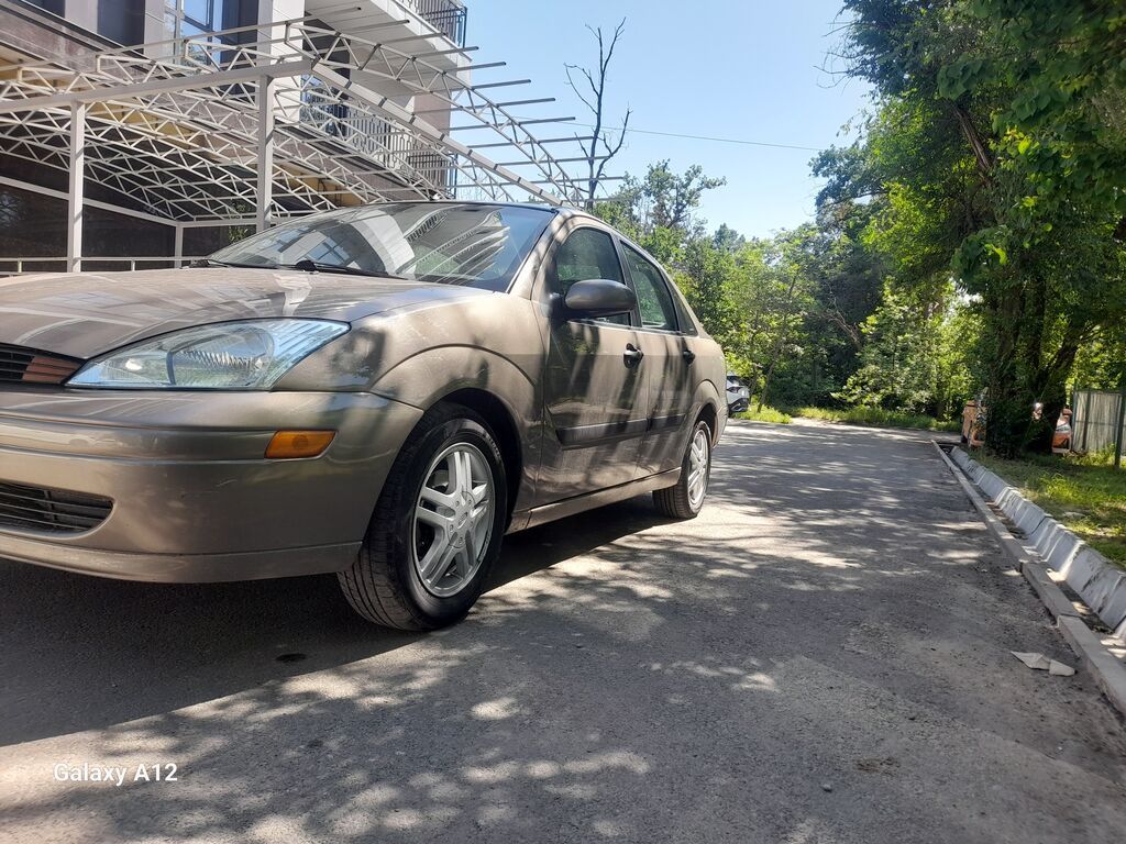 Ford Focus: 2003 г., 2 л, Автомат, Бензин, Седан: фото 3