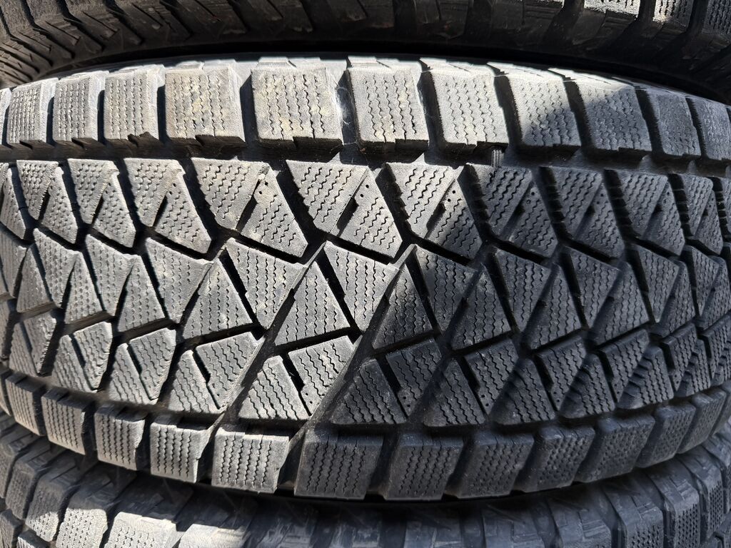 275/70/16 4 шт комплект в идеальном состоянии фирма Bridgestone: фото 2