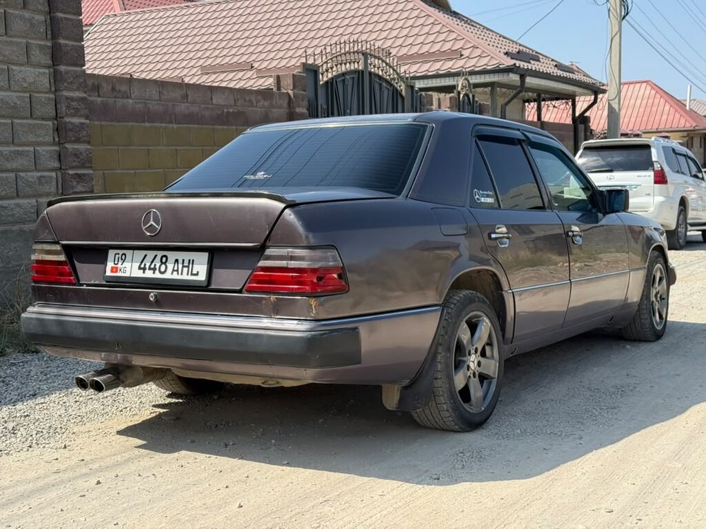Mercedes-Benz W124: 1991 г., 2 л, Механика, Бензин, Седан: фото 6