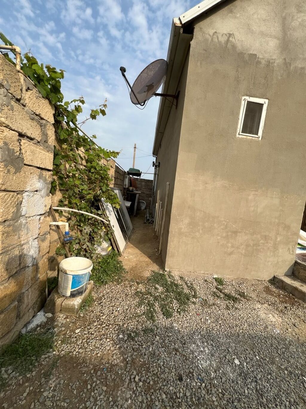 Maştağa savalanda sərfəli marketin yaxınlıqında qazı suyu var işıq