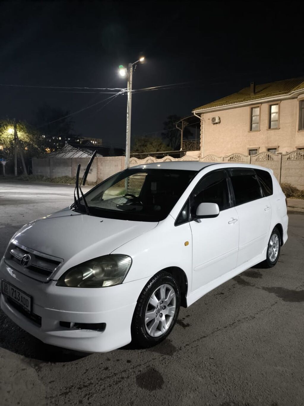 Toyota Ipsum: 2001 г., Автомат, Бензин, Минивэн: фото 2
