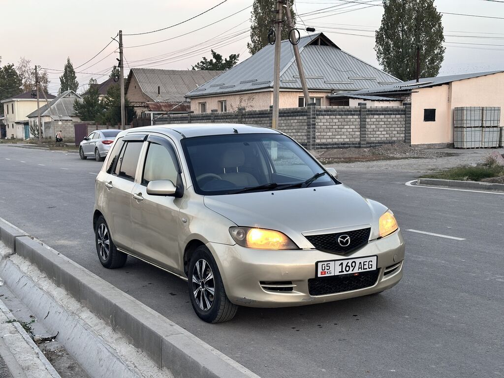 Mazda Demio: 2003 г., 1.3 л, Автомат, Бензин, Хэтчбэк: фото 1