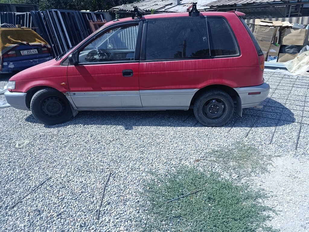 Mitsubishi Space Runner: 1991 г., 1.8 л, Механика, Бензин, Минивэн: фото 2